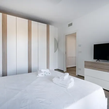 Felice 107 - With Terrace + Free Parking Барі