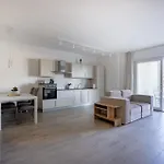 Felice 107 - With Terrace + Free Parking Apartmán *