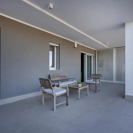 Felice 107 - With Terrace + Free Parking 아파트